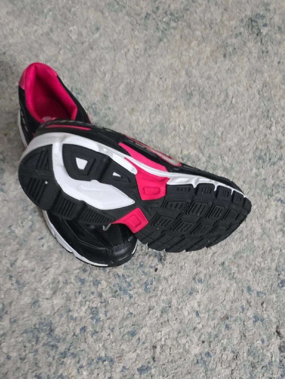 Nike Women’s Black and Pink Athletic Sneakers